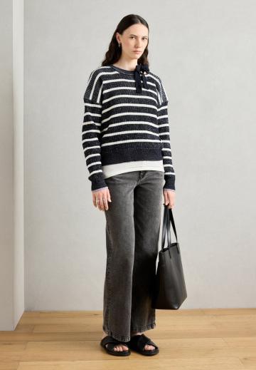 Пуловер в полоску