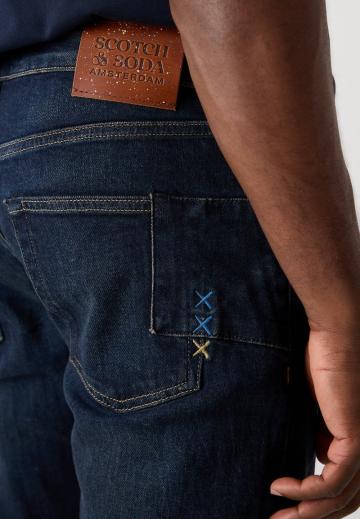 Прямые джинсы