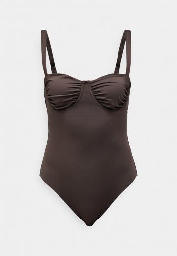 Слитный купальник