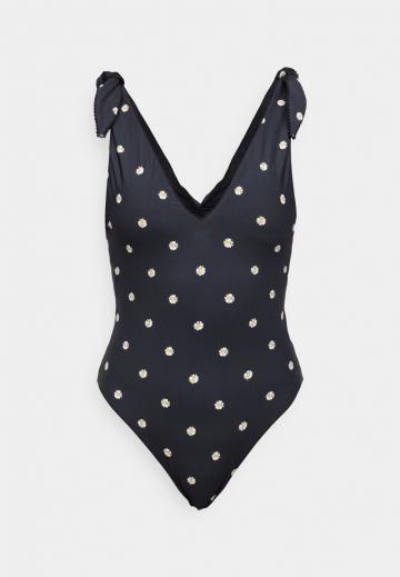 Слитный купальник