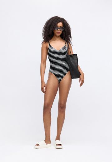 Слитный купальник