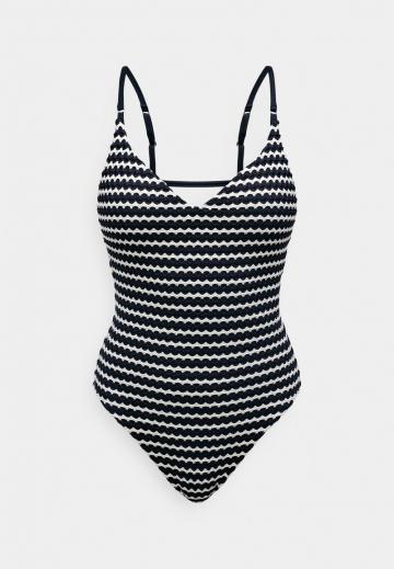 Слитный купальник