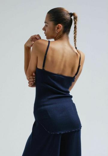 Топ на бретельках