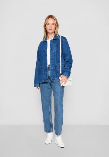 Джинсовая куртка