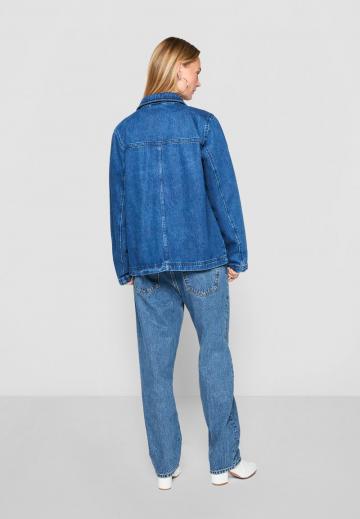Джинсовая куртка