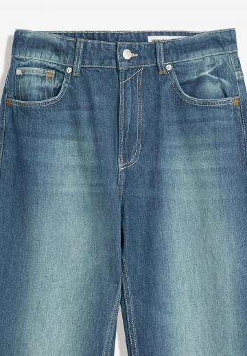 Прямые джинсы