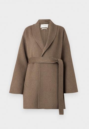 Шерстяное пальто