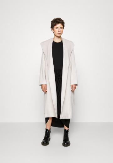 Шерстяное пальто