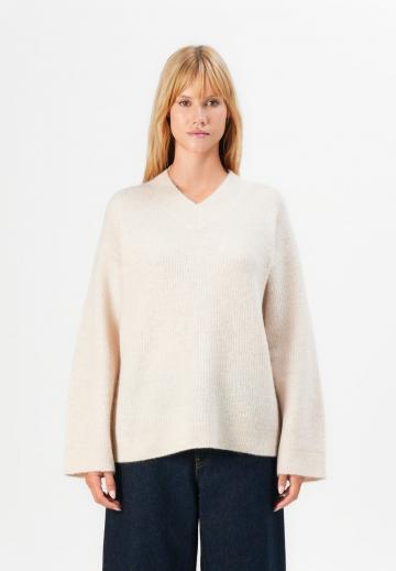 Пуловер с вырезом V