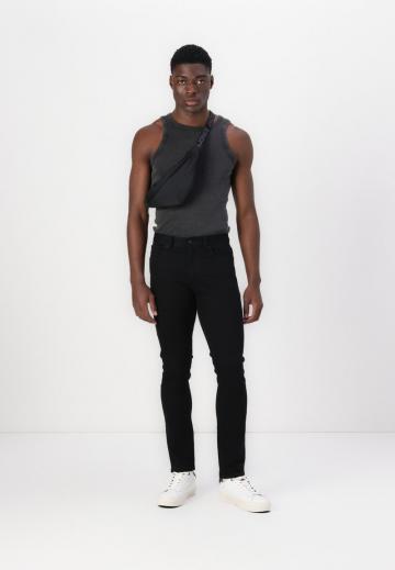 Узкие джинсы