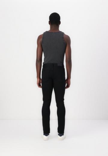 Узкие джинсы