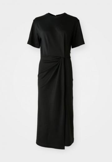 Вязаное платье