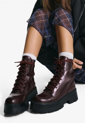 Ботинки на шнуровке