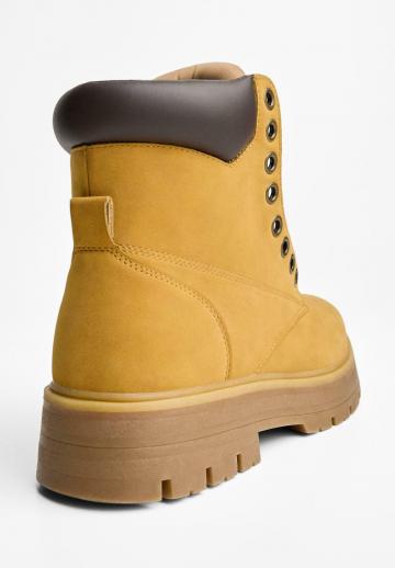 Ботинки на шнуровке