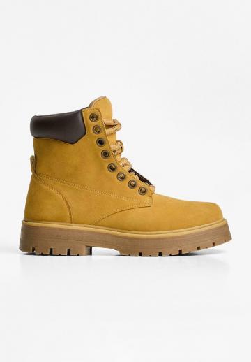 Ботинки на шнуровке