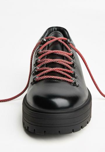 Ботинки на шнуровке