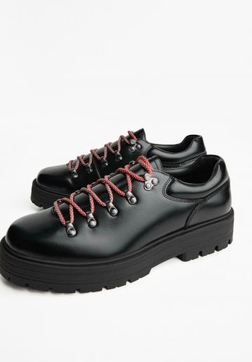 Ботинки на шнуровке