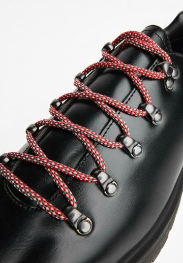 Ботинки на шнуровке