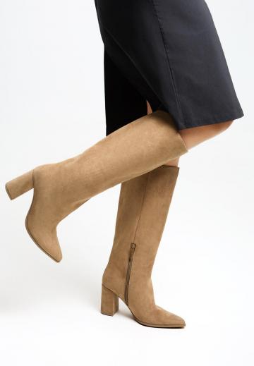 Высокие сапоги