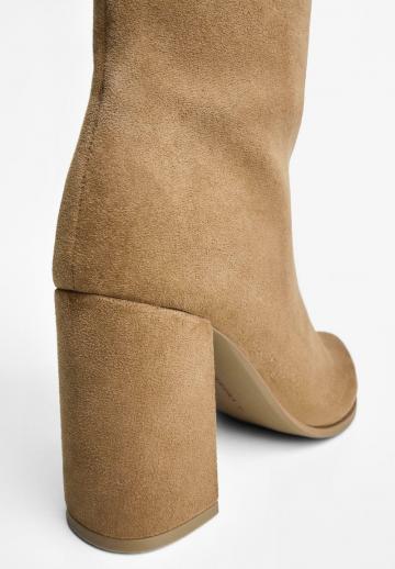 Высокие сапоги