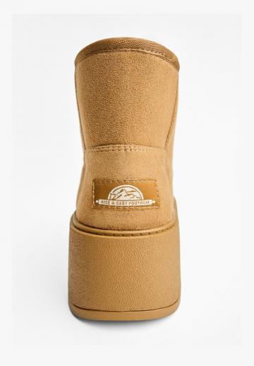 Сапожки на танкетке