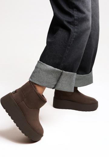 Сапожки на танкетке