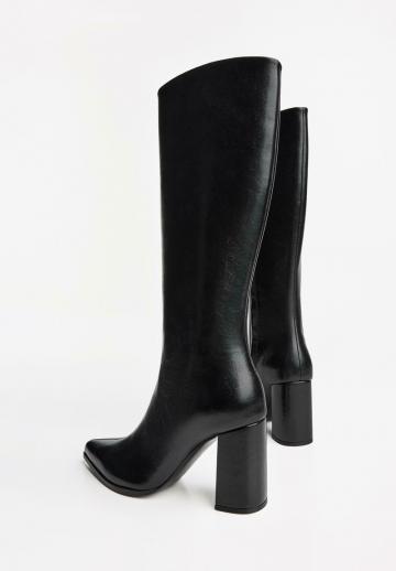 Высокие сапоги