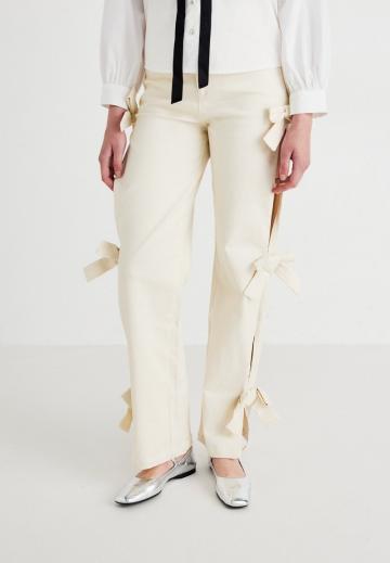 Прямые джинсы