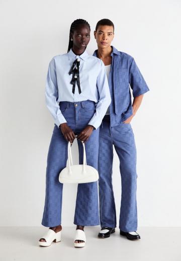 Свободные джинсы