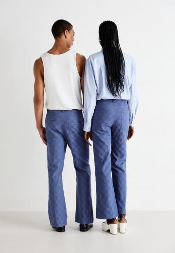 Свободные джинсы