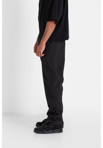 Брюки с накладными карманами