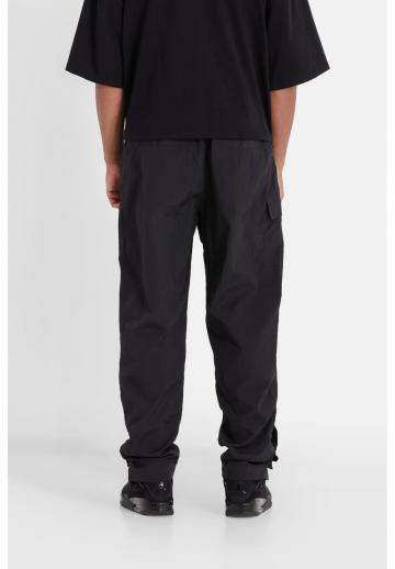 Брюки с накладными карманами