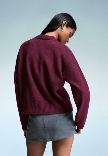 Пуловер с вырезом V