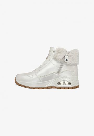 Сапожки на танкетке