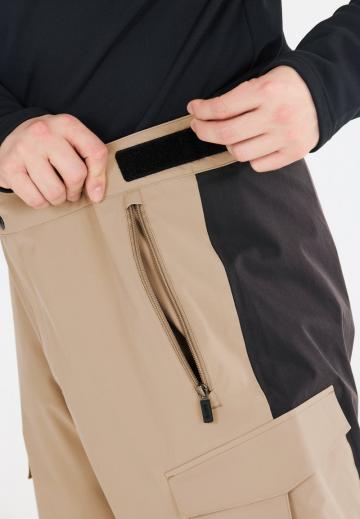 Брюки с накладными карманами