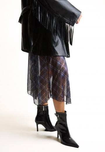 Высокие сапоги