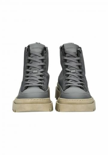 Ботинки на шнуровке