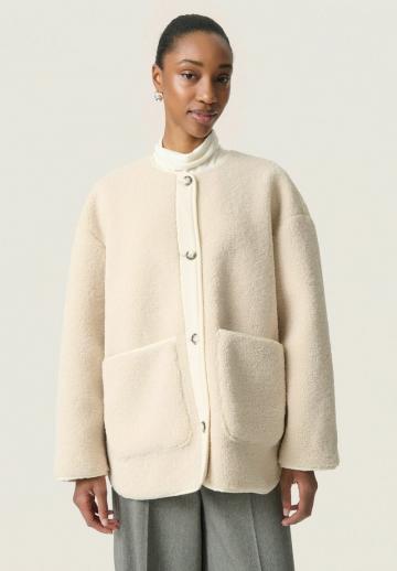 Короткое пальто