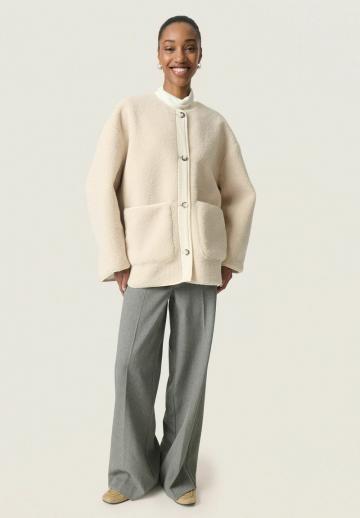 Короткое пальто