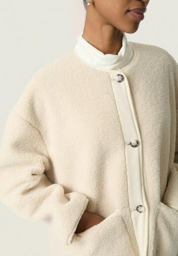 Короткое пальто