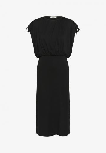 Платье футляр