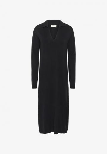 Вязаное платье