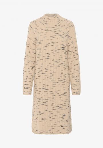 Вязаное платье