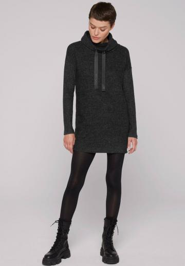 Вязаное платье