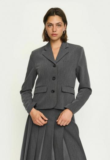 Блейзер с накладными карманами