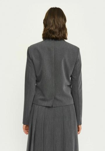 Блейзер с накладными карманами