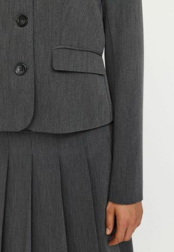 Блейзер с накладными карманами