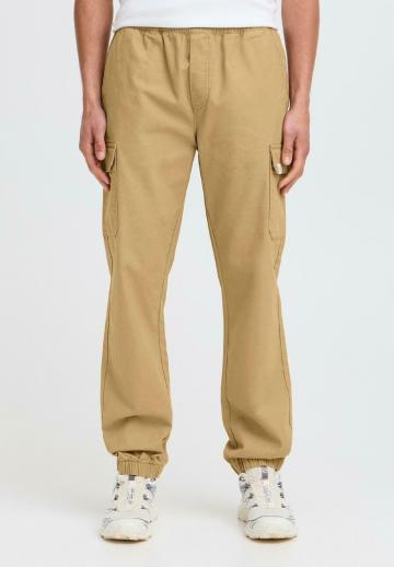 Брюки с накладными карманами