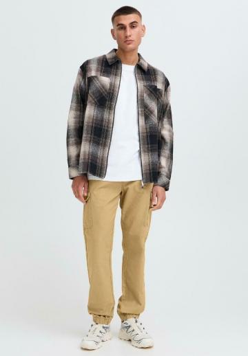 Брюки с накладными карманами