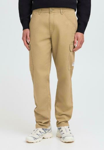 Брюки с накладными карманами